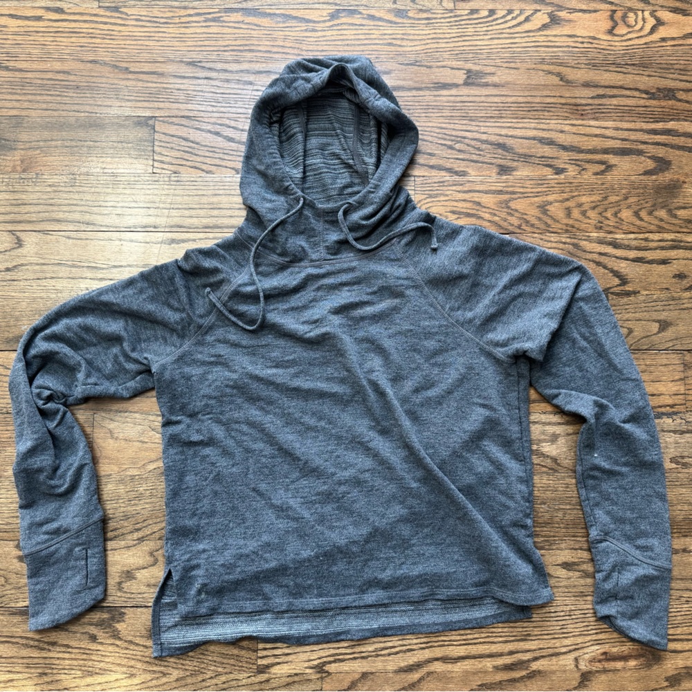Reebok Grey Pullover Hoodie Size M Athletic Sweatshirt